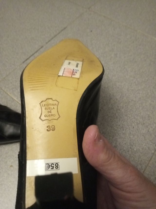 Zapatos de piel negra corte salon