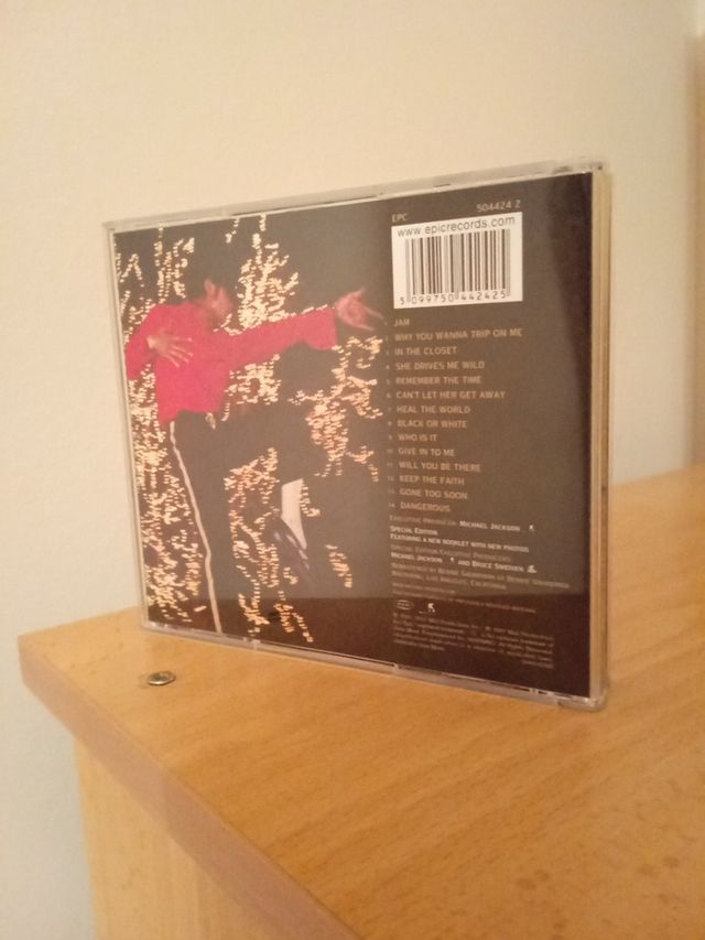 Pack Michael Jackson 2 CDs ediciones especiales.