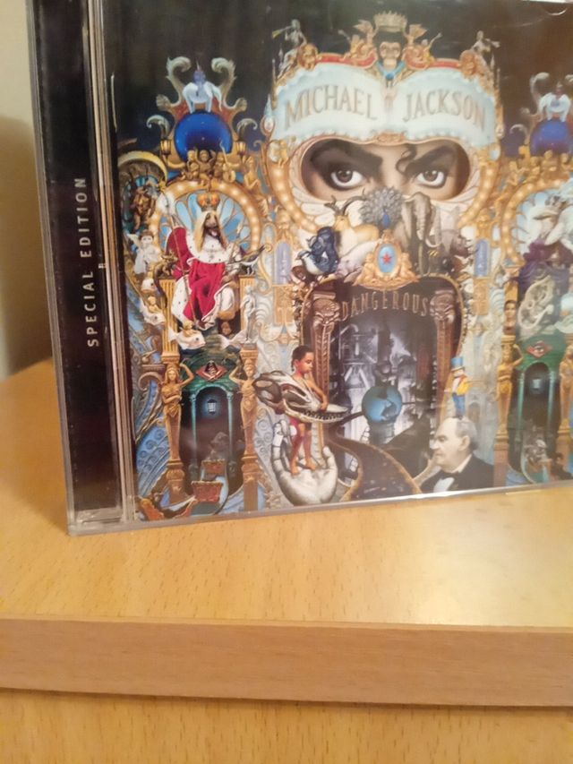 Pack Michael Jackson 2 CDs ediciones especiales.