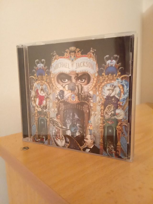 Pack Michael Jackson 2 CDs ediciones especiales.