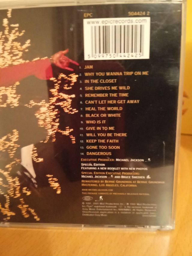 Pack Michael Jackson 2 CDs ediciones especiales.