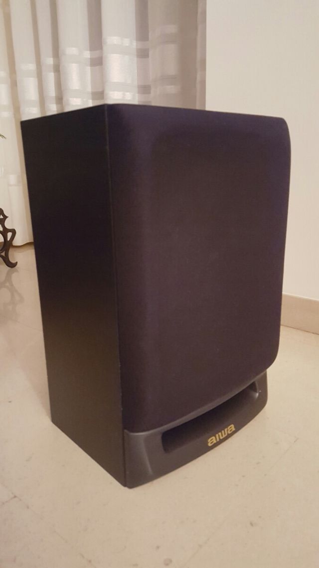 altavoz aiwa