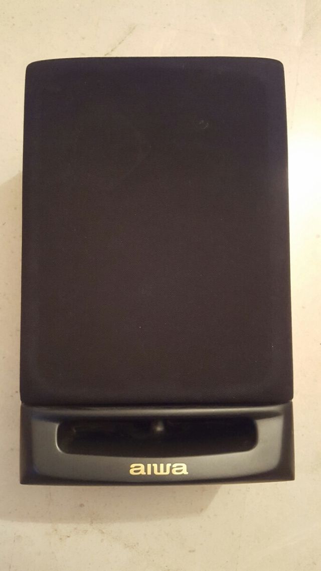 altavoz aiwa