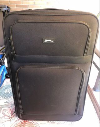 Maleta slazenger 60x40x20 de segunda mano por 18 EUR en Pozuelo de Alarcón  en WALLAPOP