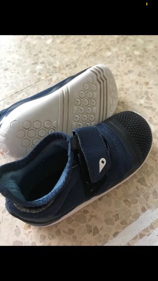 ZAPATILLAS NIÑ@ BOBUX INVIERNO TALLA 25 de segunda mano por 20 EUR en San  Lorenzo de El Escorial en WALLAPOP