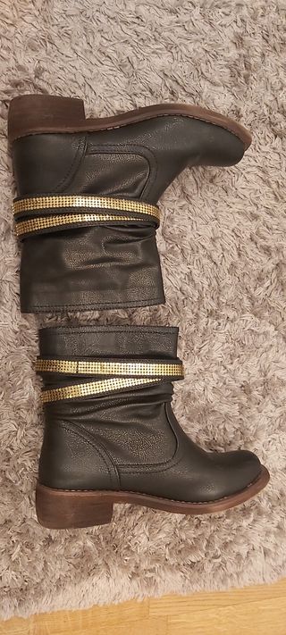 Botas numero 39 de segunda mano por 12 EUR en Bilbao en WALLAPOP