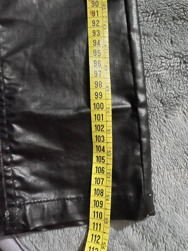 Pantalón imitación cuero