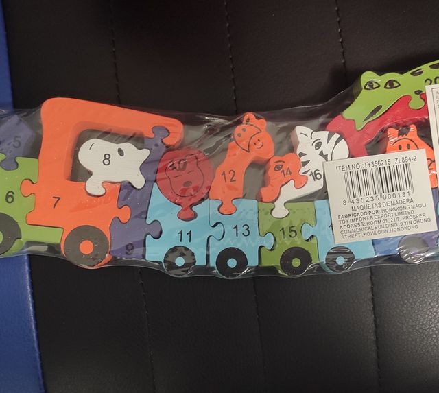 Maqueta madera para aprender números y letras.