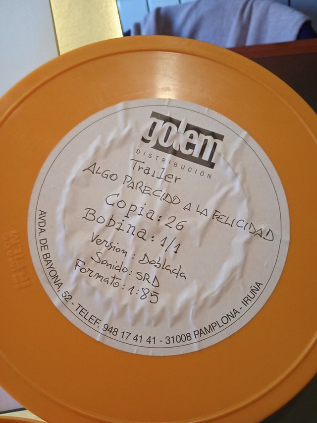 Bobina 35 mm trailer algo parecido a la felicidad