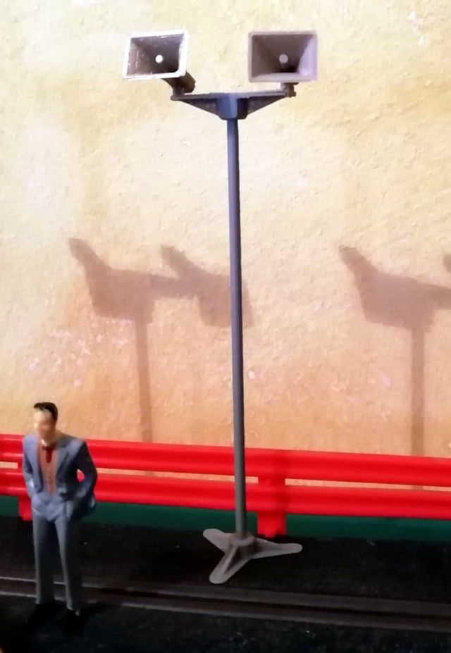 Lote de Megafonía escala 1:32, y muebles de taller