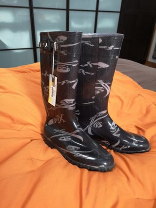 BOTA AGUA HISPANITAS de segunda mano por 27 EUR en Logroño en WALLAPOP
