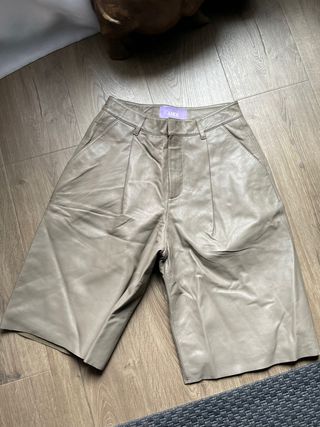 Bermudas de cuero (mujer) - Jack and Jones de segunda mano por 120 EUR en  Madrid en WALLAPOP