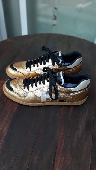 ZAPATILLAS MUNICH DORADAS T 44 de segunda mano por 25 EUR en Madrid en  WALLAPOP