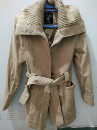 Chaquetón dorado de segunda mano por 9 EUR en Santurtzi en WALLAPOP