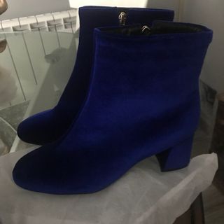 Botines terciopelo azul ,41\\/42 nuevos de segunda mano por 30 EUR en  Sabadell en WALLAPOP