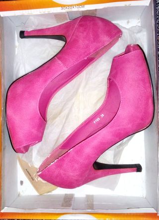 zapatos de tacon color fucsia
