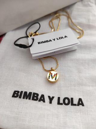 Colgante dorado inicial M Bimba y Lola de segunda mano por 48 EUR en  Córdoba en WALLAPOP