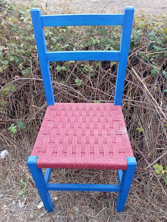 dos sillas de madera (20€ las dos )