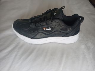 Zapatillas fila talla 43 y 44 sin estrenar de segunda mano por 20 EUR en  Bilbao en WALLAPOP