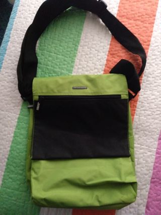 Bolso Benetton de segunda mano por 15 EUR en Traña-Matiena en WALLAPOP