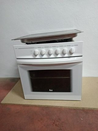 Horno con vitrocerámica de segunda mano en Fuengirola en WALLAPOP