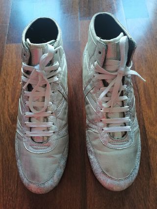 Zapatillas Munich plateadas de segunda mano por 27 EUR en Vigo en WALLAPOP