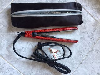 Plancha pelo Oniric Style Graphic Titanium de segunda mano por 60 EUR en  Vilafant en WALLAPOP