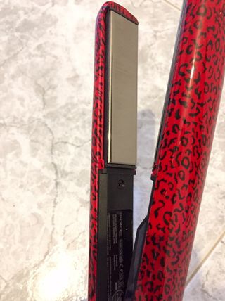 Plancha pelo Oniric Style Graphic Titanium de segunda mano por 60 EUR en  Vilafant en WALLAPOP