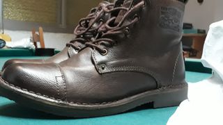 Botas de hombre Levi\\'s Track. de segunda mano por 49 EUR en Algeciras en  WALLAPOP