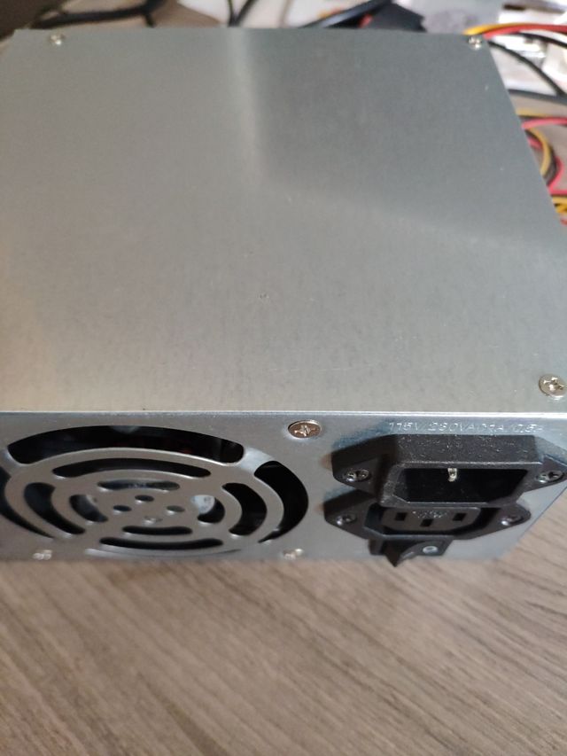 Fuentes de alimentacion diferentes (vatios)