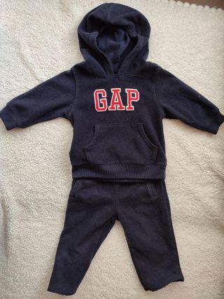 Chándal Polar Gap 12-18 meses de segunda mano por 9 EUR en Vigo en WALLAPOP