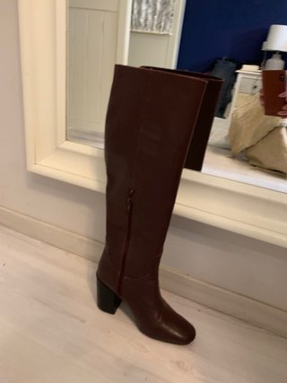 Vendo botas altas, color burdeos, nuevos. de segunda mano por 20 EUR en  Getaria en WALLAPOP
