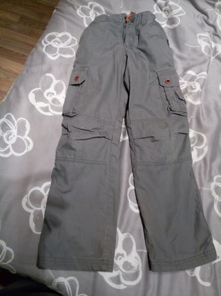 Pantalón de montaña y trekking niño ,niña talla 8 de segunda mano por 7 EUR  en Aldeamayor de San Martín en WALLAPOP