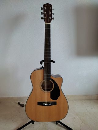 Guitarra electroacústica Fender de segunda mano por 250 EUR en Santa Pola  en WALLAPOP