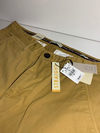 Pantalón Chino - Amarillo\\/Mostaza de segunda mano por 13,99 EUR en Madrid  en WALLAPOP