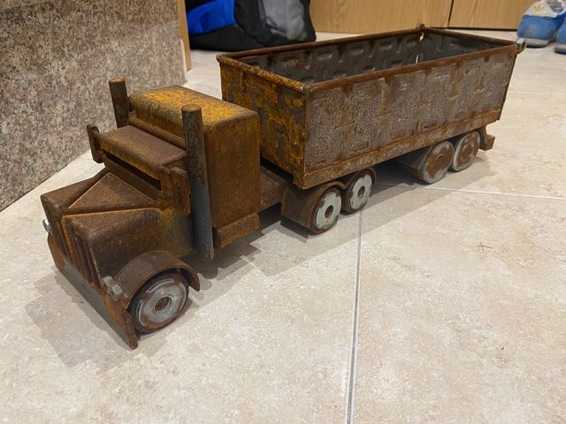 Camion metalico de adorno, macetero