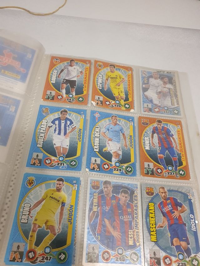 Pack cartas de fútbol de varios años.