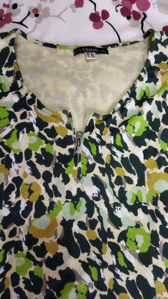 vestido corto elástico estampado. L