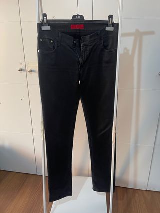 Pantalón vaquero mujer Carolina Herrera de segunda mano por 10 EUR en  Madrid en WALLAPOP