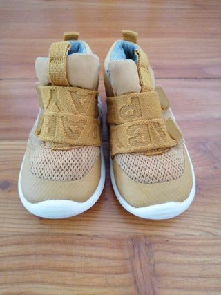 Zara tiene su versión (barata) de las Triple S, las zapas feas (y caras) |  CUORE