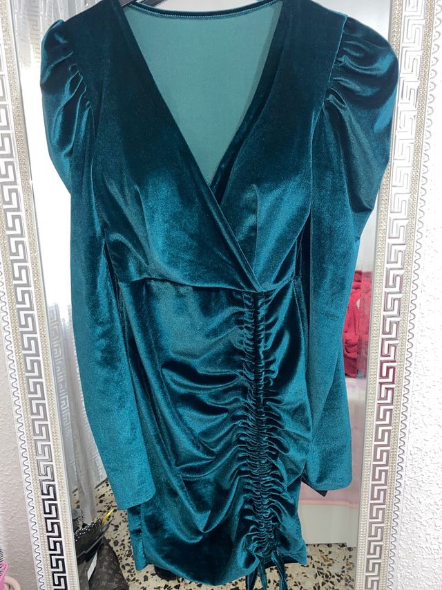 Vestido terciopelo verde elegante moderno