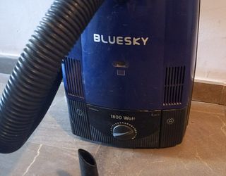 Aspirador Bluesky 1800W de segunda mano por 24 EUR en Reco de Salou en  WALLAPOP