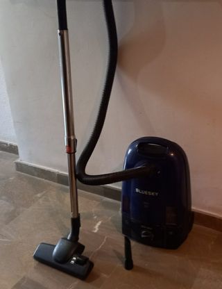 Aspirador Bluesky 1800W de segunda mano por 24 EUR en Reco de Salou en  WALLAPOP