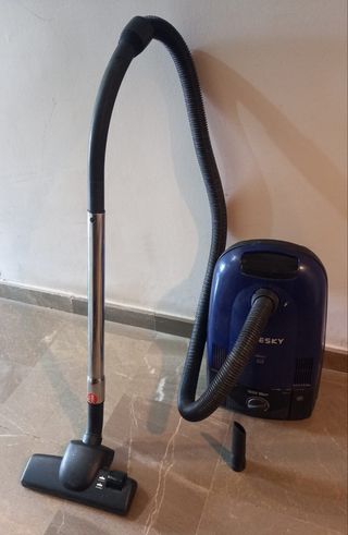 Aspirador Bluesky 1800W de segunda mano por 24 EUR en Reco de Salou en  WALLAPOP