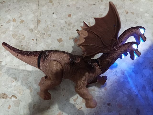 46X45X31 Cm Dinosaurio 3 Cabezas Luces Movimientos
