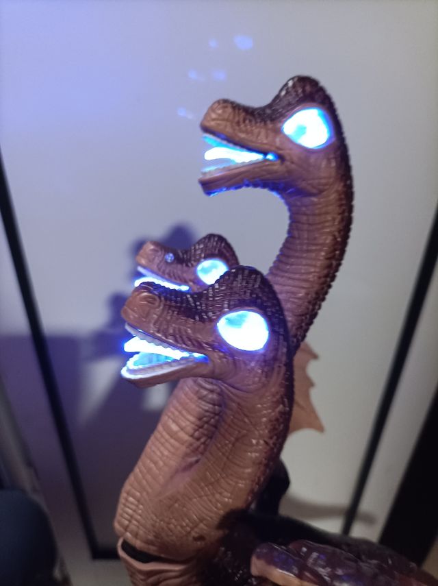 46X45X31 Cm Dinosaurio 3 Cabezas Luces Movimientos