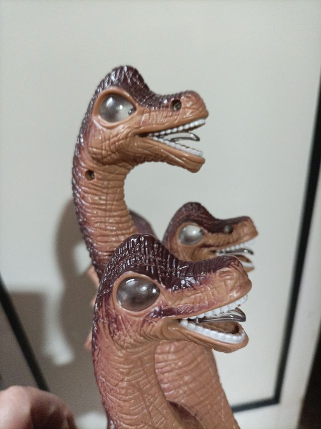 46X45X31 Cm Dinosaurio 3 Cabezas Luces Movimientos