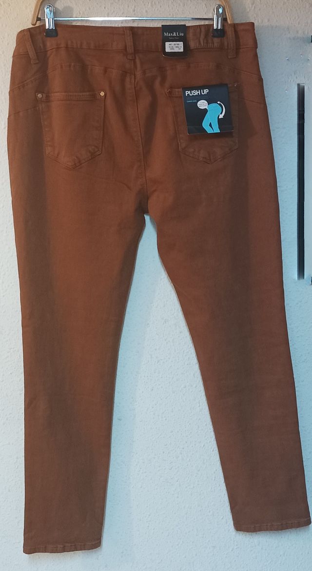 Pantalones marca Max&Liu