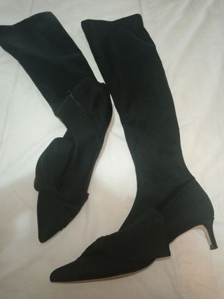 Botas elásticas Zara, edición especial. de segunda mano por 15 EUR en  Madrid en WALLAPOP