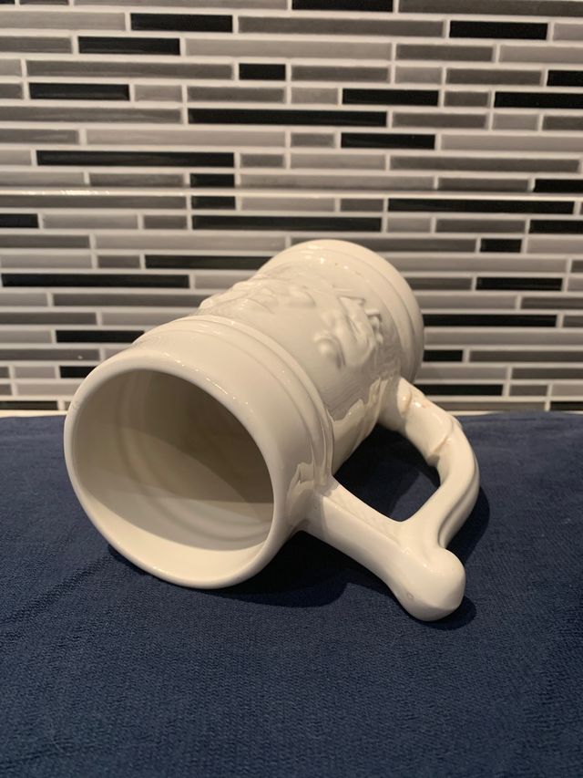 Jarra cerveza ceramica blanca cartuja de sevilla